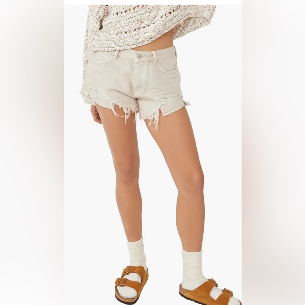 NWT Free People Loving Good Vibrations Cut Off Denim Shorts Light Sand Size 25